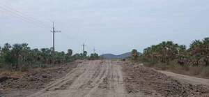Chapucero arreglo de puente en camino que conduce a Fuerte Olimpo - Noticias del Chaco - ABC Color