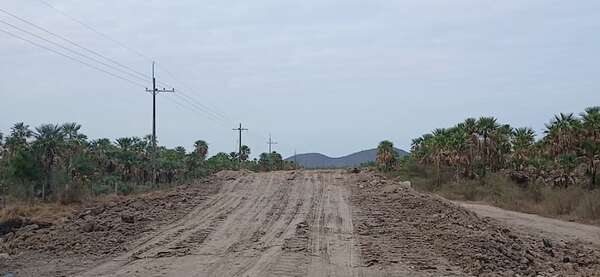 Chapucero arreglo de puente en camino que conduce a Fuerte Olimpo - Noticias del Chaco - ABC Color
