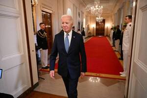 Biden afirma que continuará en la carrera presidencial