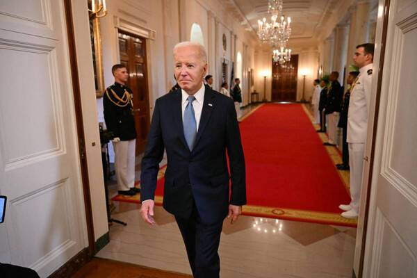 Biden afirma que continuará en la carrera presidencial