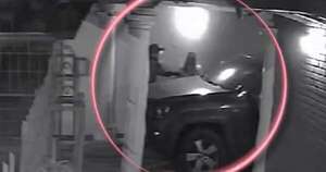 La Nación / A mano armada le robaron su vehículo tras estacionar en el domicilio