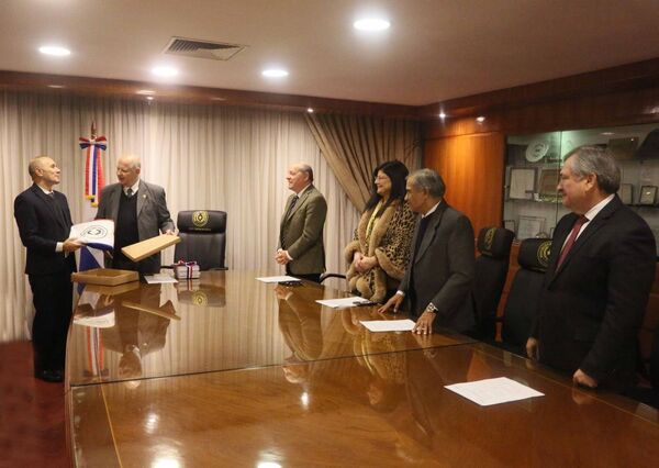 Autoridades judiciales recibieron al primer paraguayo que integrará la Corte IDH
