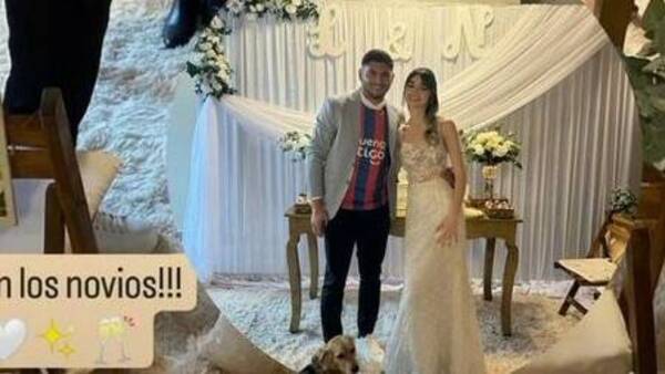 ¿"Amor sin final"? Pelotero se casó con la remera del Cerro Porteño