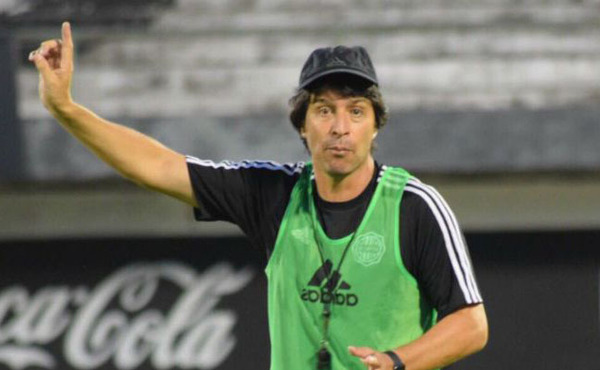 Oficializan destitución de Daniel Garnero como técnico de la Albirroja - ADN Digital