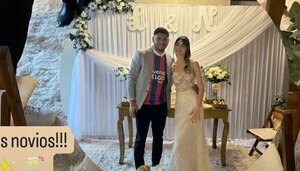 Versus / El ex Cerro Porteño que posó con la camiseta azulgrana durante su boda