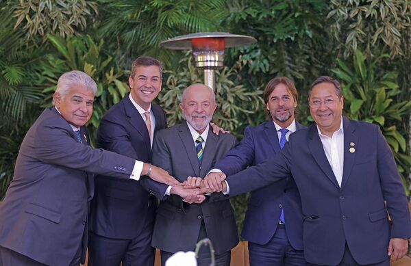 PEÑA ENTREGA PRESIDENCIA DE MERCOSUR PRO TEMPORE A URUGUAY