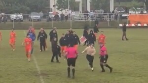 Mujer expulsó a patadas a los árbitros en un caldeado encuentro en Curuguaty