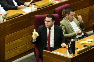 Juez procesa al senador Hernán Rivas en caso de supuesto título falso