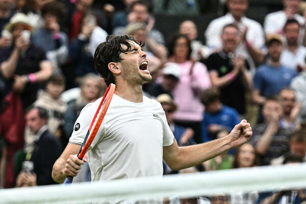 Versus / Fritz remonta ante Zverev en cinco sets en octavos de Wimbledon