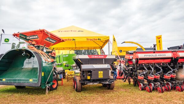 Tracto llevó soluciones para agricultura y ganadería en Cooprolanda 2024