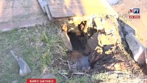 Vecinos del barrio San Pablo arremeten contra la Essap ante inacción - Noticias Paraguay