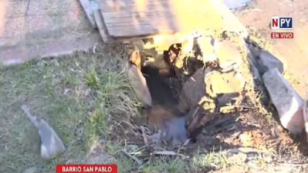 Vecinos del barrio San Pablo arremeten contra la Essap ante inacción - Noticias Paraguay