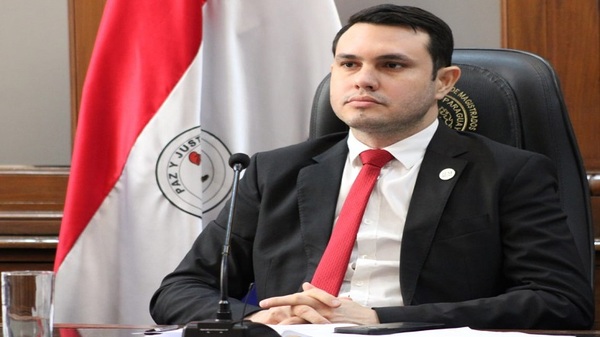 Caso título falso: Admiten por tercera vez imputación contra Hernán Rivas - Noticias Paraguay