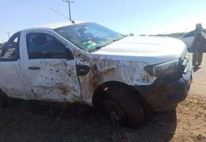 Camioneta volcó tras haber explotado uno de sus neumáticos en San Pedro del Paraná - Policiales - ABC Color