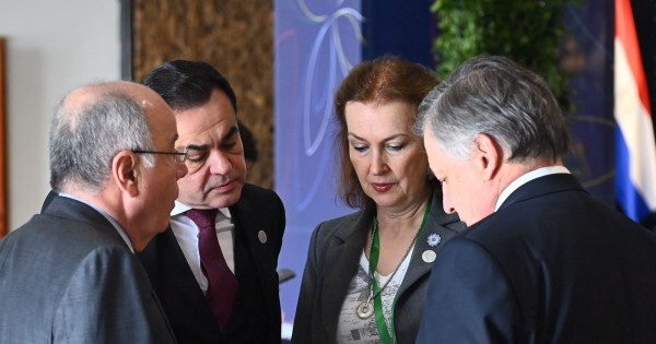 Furia de Mondino contra los periodistas en la cumbre del Mercosur: "Aprendan a hacer un trabajo serio"