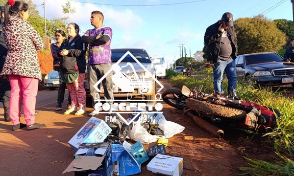 Delincuentes abandonan moto y objetos tras asaltar dos locales de celulares