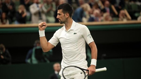 Novak Djokovic doma a Rune y pasa a cuartos de final