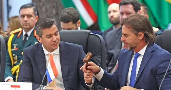 La Nación / Santiago Peña entrega presidencia pro tempore a Luis Lacalle Pou