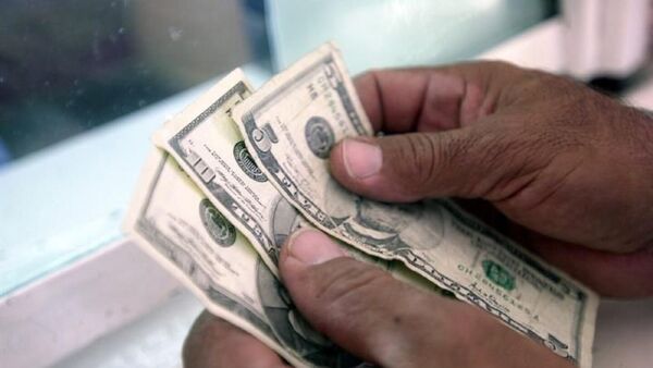 Remesas familiares crecen y “compiten” con dinero de Itaipú