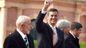 Peña calificó de vital mejorar la hidrovía y la navegabilidad fluvial