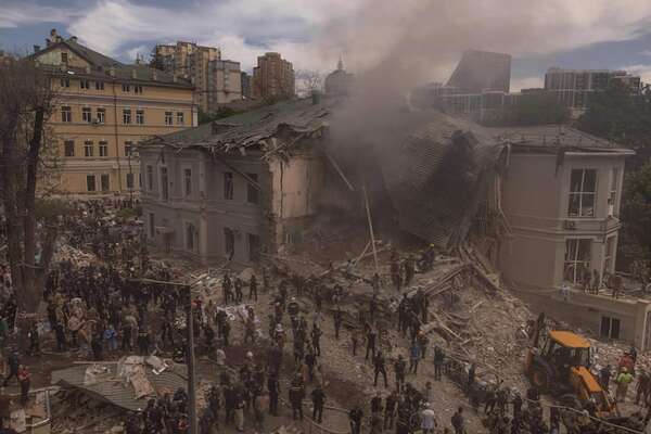 Un total de 31 civiles han muerto a consecuencia del ataque ruso del lunes a Kiev - Mundo - ABC Color