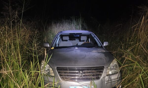 Hallan en yuyal vehículo denunciado como robado