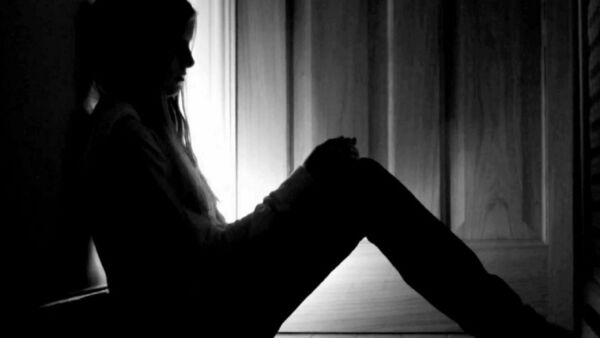 Llegó a su casa y vio a su pareja abusando de su hija de 12 años: Policía busca al hombre