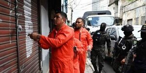 Honduras: ponen a pandilleros presos a borrar grafitis