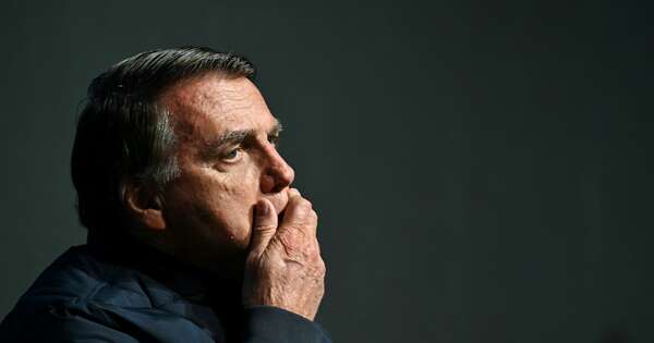 La Nación / Con las joyas recibidas por Bolsonaro se financiaron gastos de su familia en EE. UU.