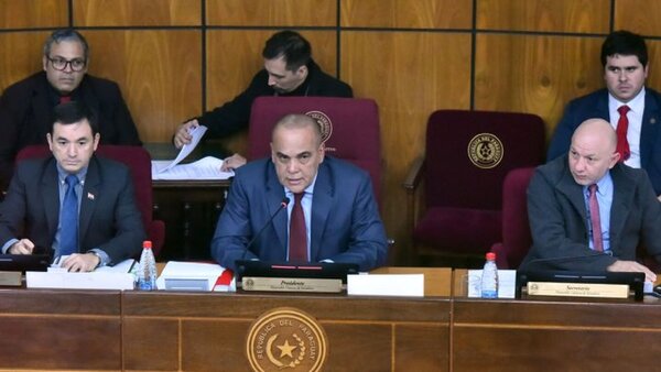 Bachi digita nombramientos de sus leales y hubo 400 desvinculaciones