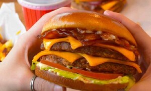 Joven de 25 años se atragantó con una hamburguesa y falleció en Argentina – Prensa 5