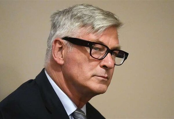 Alec Baldwin va a juicio por homicidio involuntario tras disparo en set de "Rust"