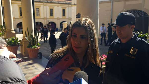 “No es muy grave”, dice Roya Torres sobre su imputación y la de su hijo - Política - ABC Color
