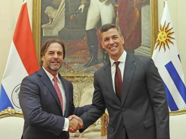 SANTIAGO PEÑA ENTREGÓ PRESIDENCIA PRO TEMPORE A LUIS LACALLE POU - Itapúa Noticias