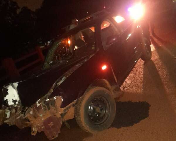 Ebrio al volante chocó contra la baranda de un puente - ABC en el Este - ABC Color