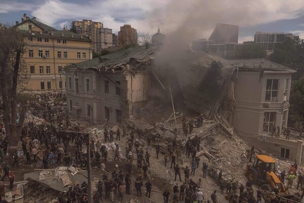 Un total de 31 civiles han muerto a consecuencia del ataque ruso del lunes a Kiev