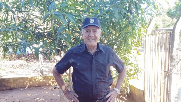 Jubilado policía busca novia de 40 años para arriba