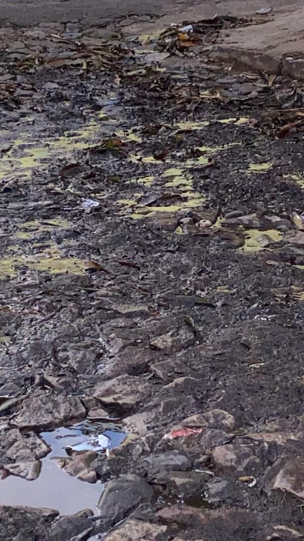 Caño roto hace más de un mes en Lambaré - Crónicas Ciudadanas - ABC Color