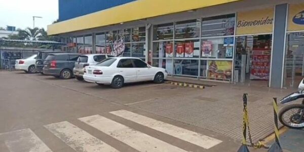 Falso funcionario asalta boca de cobranza dentro de un supermercado