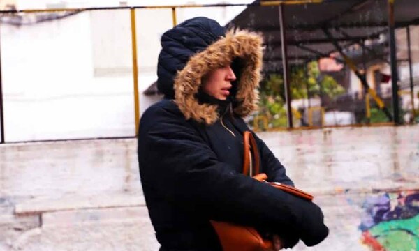 Recomiendan usar prendas de algodón o sintéticas de colores oscuros para afrontar el frío de estos días – Prensa 5