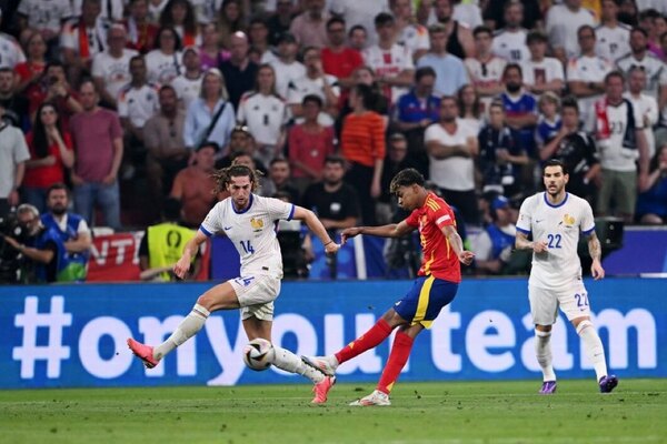 Versus / Un adolescente de historia: Lamine Yamal, el más joven en anotar en la Eurocopa