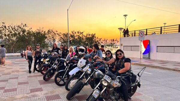 Grupo de motoqueiras organiza caravana y encuentro para celebrar aniversario