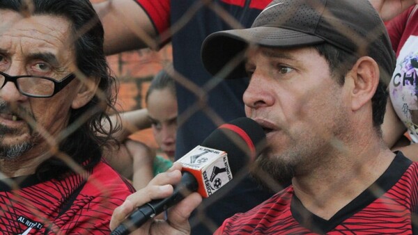 Periodista deportivo relata partidos de fútbol en guaraní: "Jahayhu ñane ñe'ẽ"