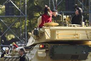 Día de la Independencia argentina: veteranos de Malvinas a la cabeza y Milei en un tanque - Mundo - ABC Color