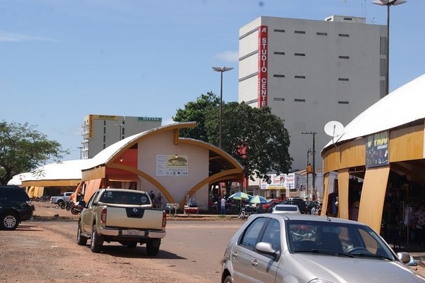 Gobierno reduce impuestos para incentivar turismo de compra y formalizar economía de frontera