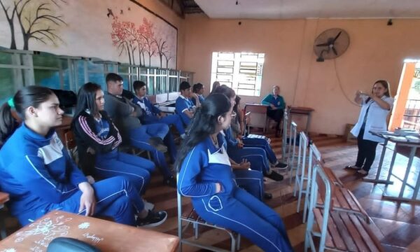 Realizan charlas en el colegio Nueva Fortuna de Hernandarias