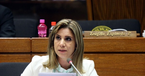 El pedido de desafuero a Roya se "extravió" en el Congreso y ahora amaga con renunciar a su inmunidad