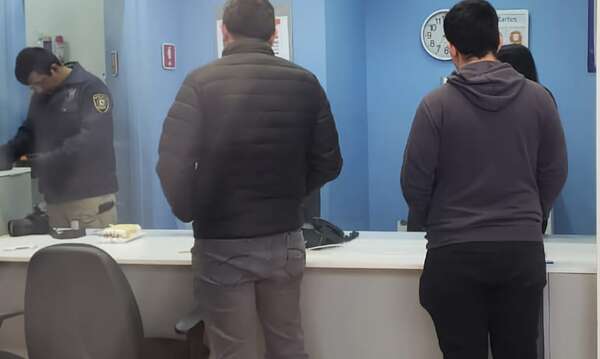 Asaltante ofreció torta y gaseosa a cajera para perpetrar un asalto - ABC en el Este - ABC Color