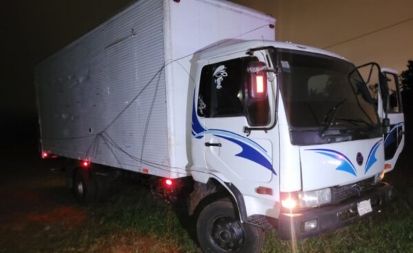 Falsos policías roban camión cargado con mercaderías