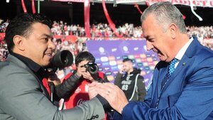El técnico que pica en punta para dirigir a la Albirroja